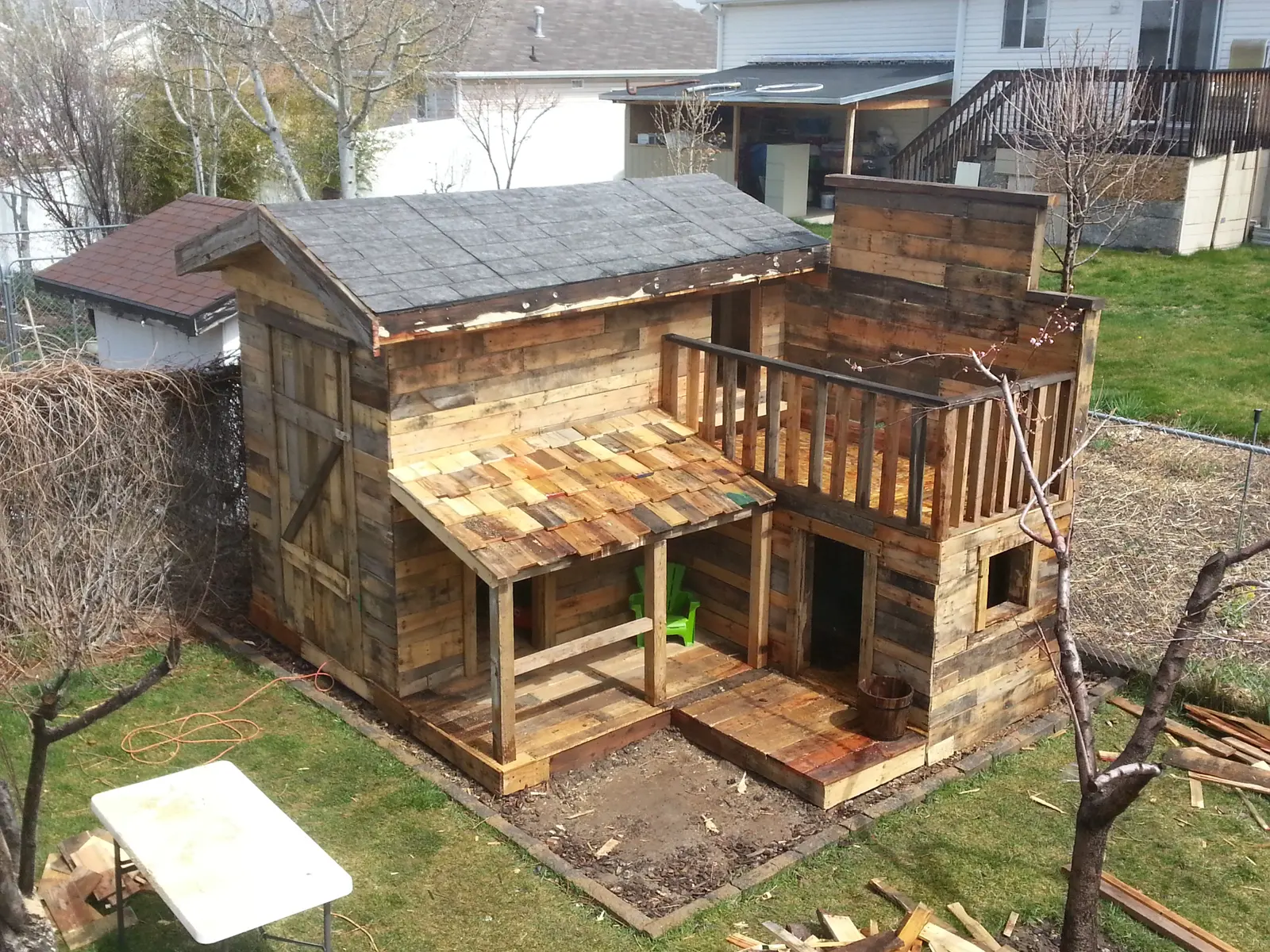 Western pallet playhouse with deck and balcony - multi-level structure