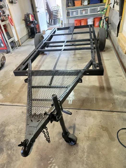 Painted chassis with the front mesh platform.